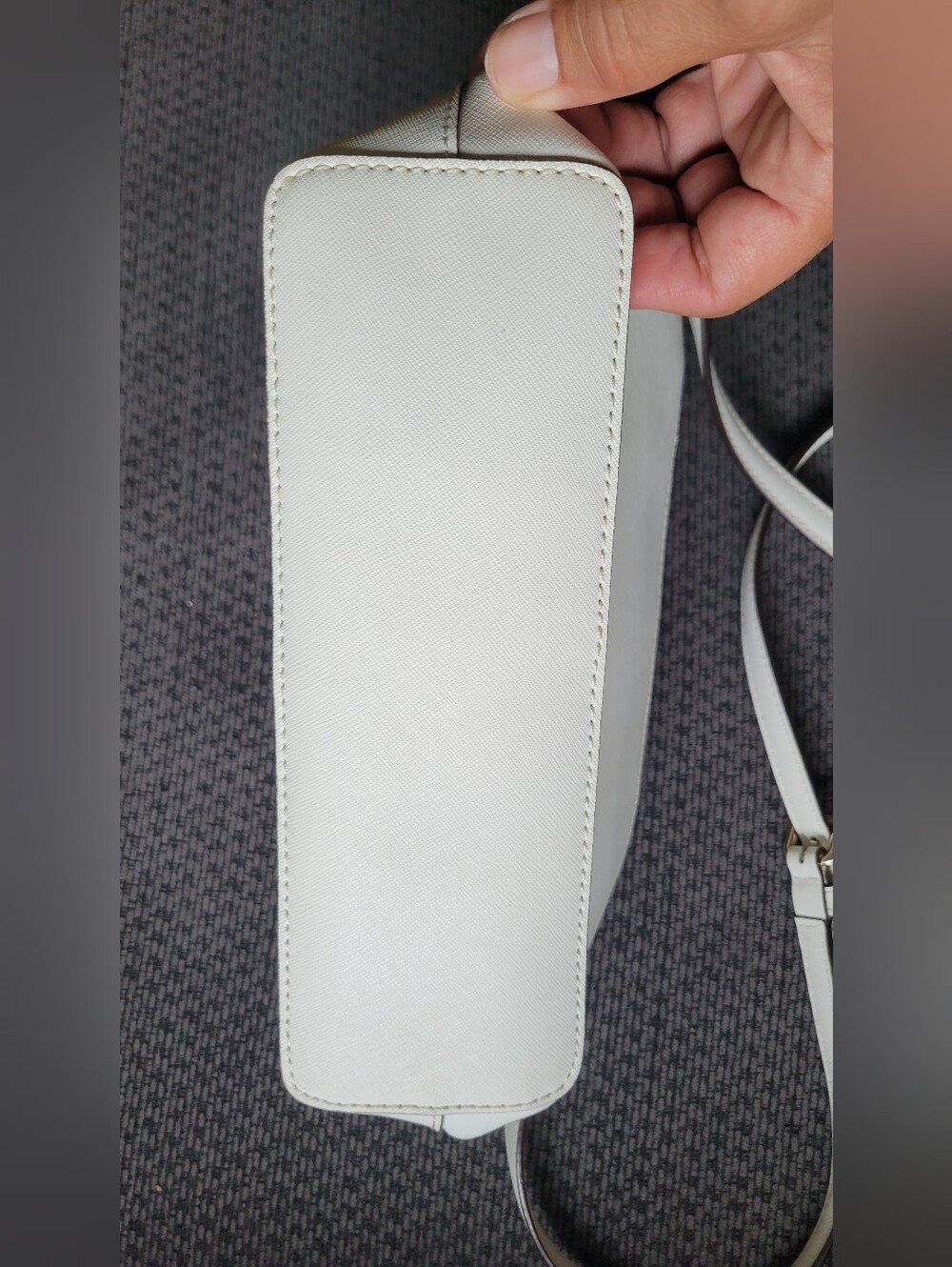 Super Cute Kate Spade White with Golden Tan interior Crossbody Handbag Purse - Picture 11 of 11